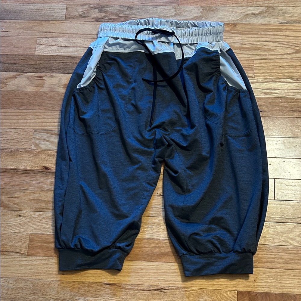 Free People Total Package capri pants. Size medium. Like new - worn once. Gray